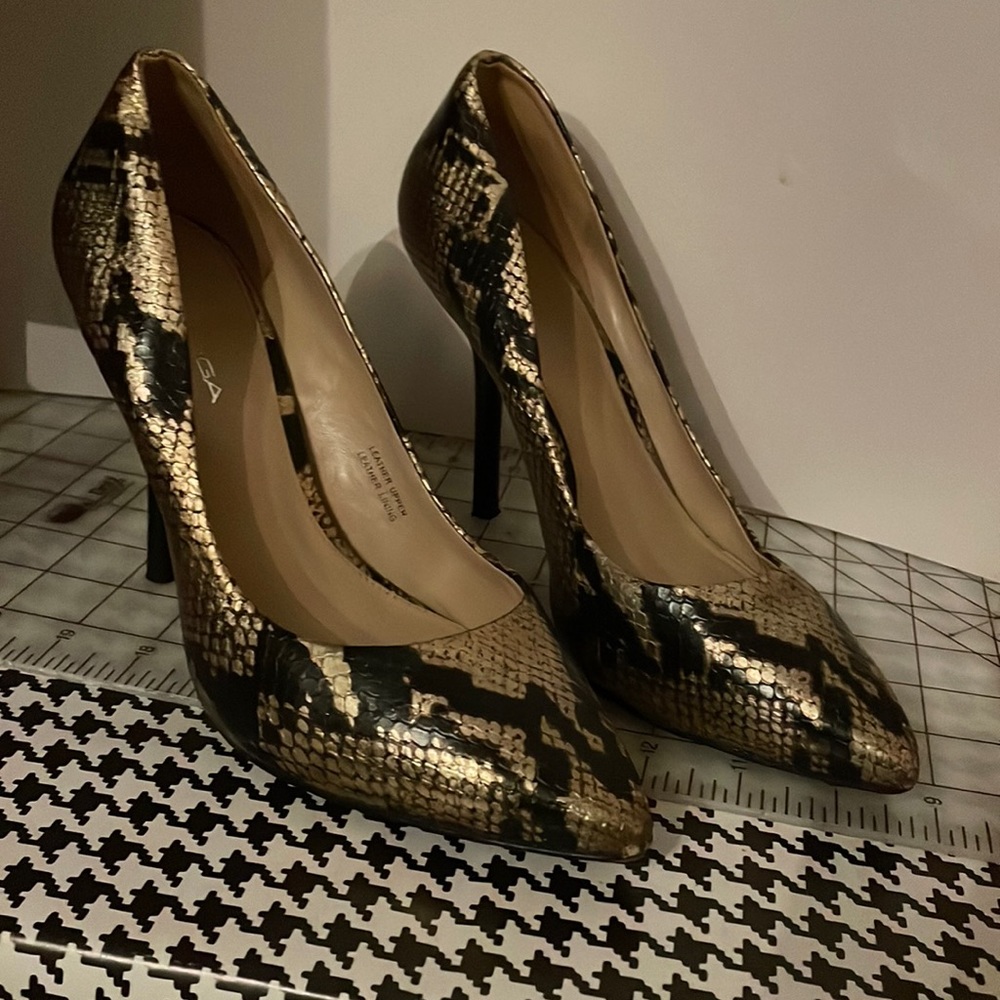 Snake skin Via Spiga stiletto heels size 8M